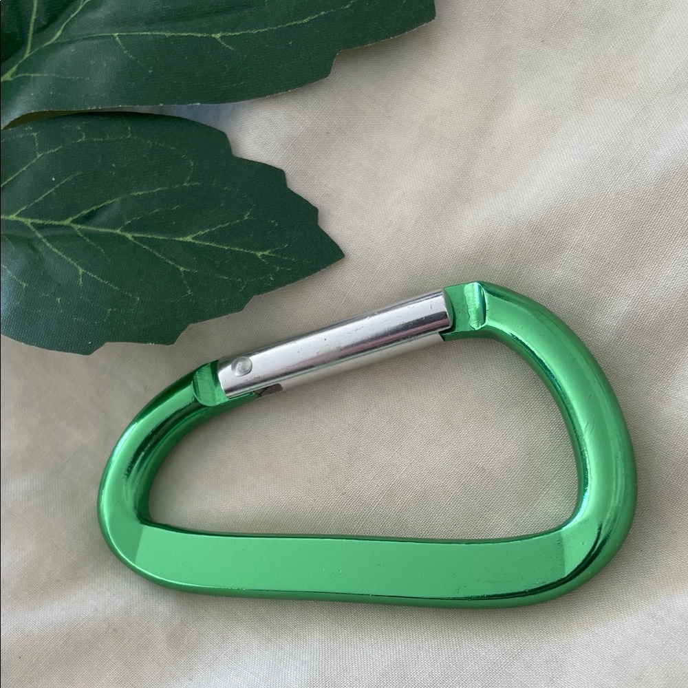 NWOT: 😊 _Heavy Duty Green Carabiner Clip - 12KN D-Ring_ Band New